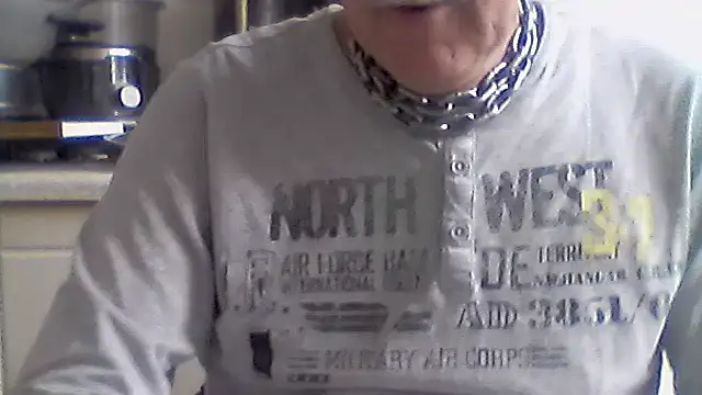 Snapshot of slaveman4you chatting on December 18, 2025, 11:49 am slaveman4you online show from December 18, 2025, 11:49 am