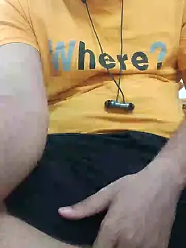 Snapshot of riyamore9623 chatting on February 21, 2026, 8:37 am riyamore9623 online show from February 21, 2026, 8:37 am