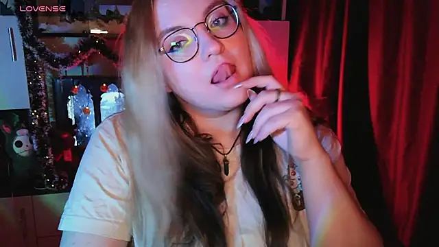 Snapshot of ZayaRush chatting on December 15, 2025, 1:59 pm ZayaRush online show from December 15, 2025, 1:59 pm