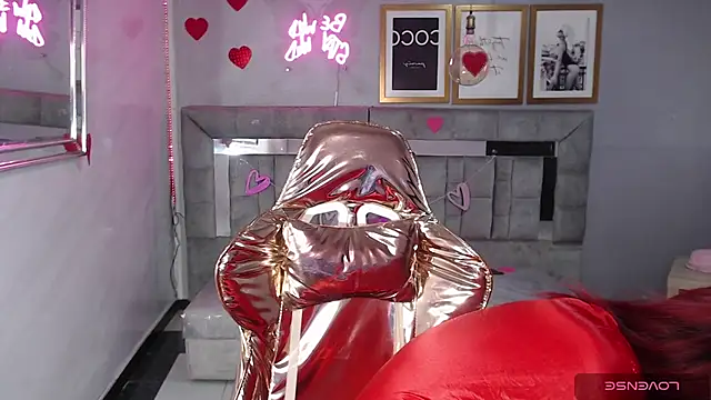 Snapshot of Red_Bunny_v chatting on February 19, 2026, 1:23 am Red Bunny v online show from February 19, 2026, 1:23 am