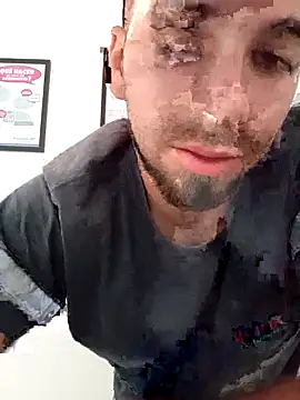 Snapshot of Lushakuiron1 chatting on December 17, 2025, 2:12 pm Lushakuiron1 online show from December 17, 2025, 2:12 pm