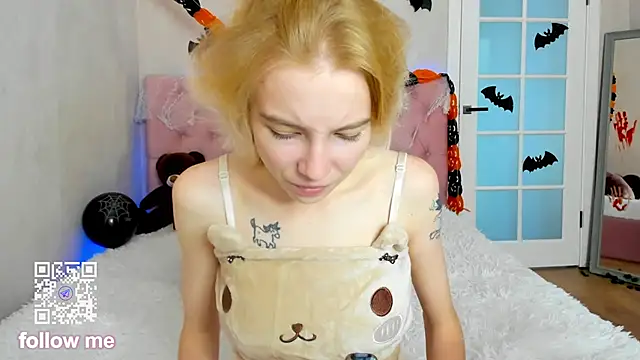 Pink Lila18 online show from November 3, 2025, 8:37 am