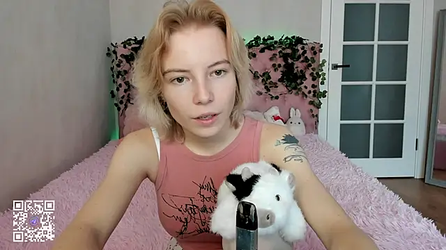 Pink Lila18 online show from November 25, 2025, 8:25 am