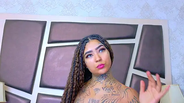 EmilieLake online show from May 26, 2026, 7:54 pm