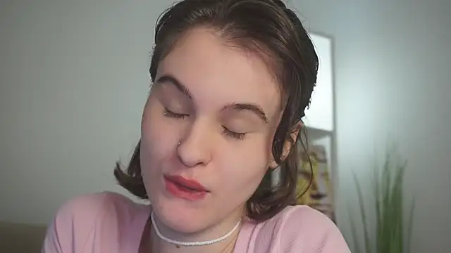 Snapshot of Iris_pure chatting on September 21, 2025, 6:20 pm Iris pure online show from September 21, 2025, 6:20 pm