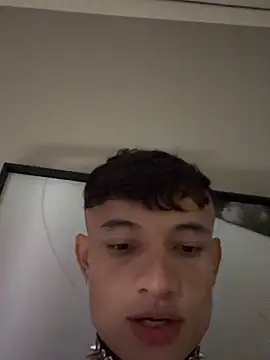 Snapshot of DavisFirb chatting on December 18, 2025, 9:21 pm DavisFirb online show from December 18, 2025, 9:21 pm