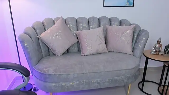 Snapshot of issi_loren chatting on October 30, 2025, 7:25 pm issi loren online show from October 30, 2025, 7:25 pm