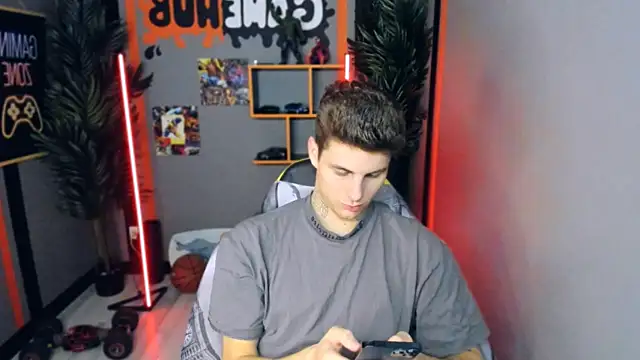 Snapshot of JackWolw chatting on October 1, 2025, 11:38 am JackWolw online show from October 1, 2025, 11:38 am