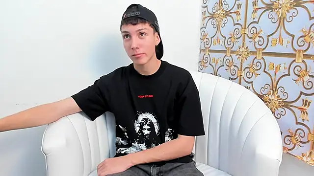 Snapshot of LittleDanny_ chatting on January 5, 2026, 7:50 pm LittleDanny online show from January 5, 2026, 7:50 pm