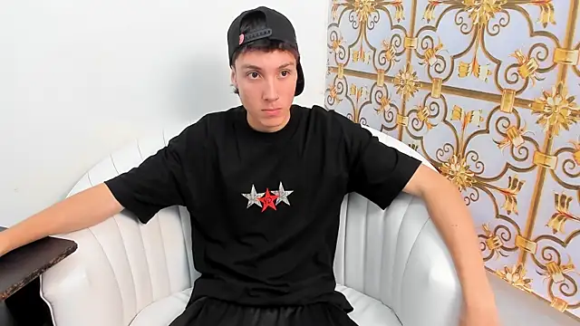 Snapshot of LittleDanny_ chatting on January 6, 2026, 8:12 pm LittleDanny online show from January 6, 2026, 8:12 pm