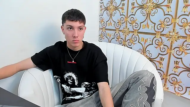 Snapshot of LittleDanny_ chatting on January 10, 2026, 8:10 pm LittleDanny online show from January 10, 2026, 8:10 pm