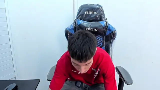 Snapshot of LittleDanny_ chatting on January 13, 2026, 5:51 pm LittleDanny online show from January 13, 2026, 5:51 pm