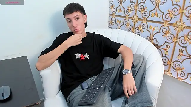 Snapshot of LittleDanny_ chatting on January 14, 2026, 4:56 pm LittleDanny online show from January 14, 2026, 4:56 pm