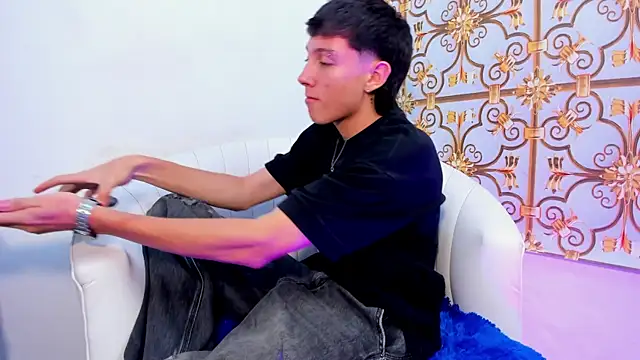 Snapshot of LittleDanny_ chatting on February 17, 2026, 9:10 pm LittleDanny online show from February 17, 2026, 9:10 pm