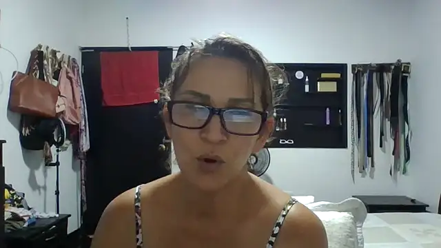 Snapshot of MiaVega chatting on February 12, 2026, 3:07 pm MiaVega online show from February 12, 2026, 3:07 pm