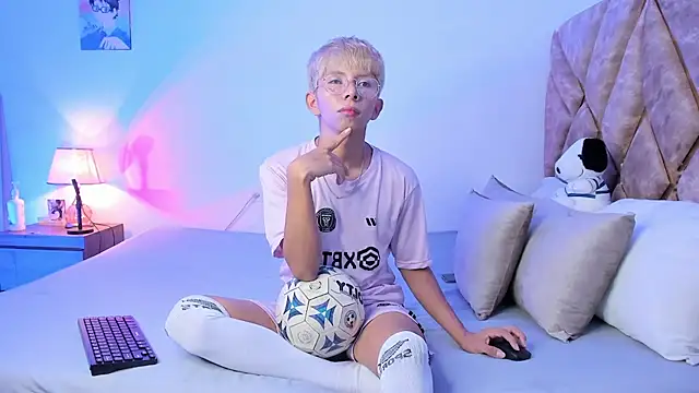 Snapshot of Hyunjin_Son chatting on January 19, 2026, 4:33 pm Hyunjin Son online show from January 19, 2026, 4:33 pm