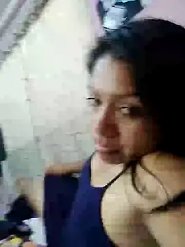 Snapshot of Alexxxia69 chatting on October 17, 2025, 9:39 pm Alexxxia69 online show from October 17, 2025, 9:39 pm