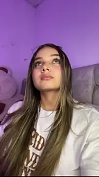 Snapshot of AnnyLopezzz_ chatting on January 11, 2026, 5:23 am AnnyLopezzz online show from January 11, 2026, 5:23 am