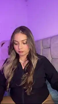 Snapshot of AnnyLopezzz_ chatting on January 19, 2026, 6:06 am AnnyLopezzz online show from January 19, 2026, 6:06 am