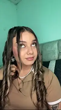 Snapshot of AnnyLopezzz_ chatting on February 1, 2026, 5:17 am AnnyLopezzz online show from February 1, 2026, 5:17 am