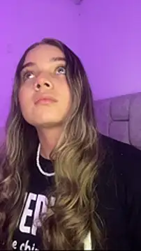 Snapshot of AnnyLopezzz_ chatting on February 3, 2026, 6:22 am AnnyLopezzz online show from February 3, 2026, 6:22 am