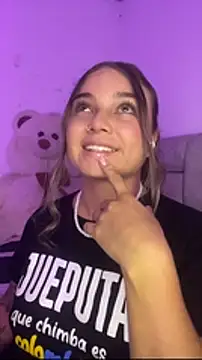 Snapshot of AnnyLopezzz_ chatting on February 3, 2026, 6:40 am AnnyLopezzz online show from February 3, 2026, 6:40 am