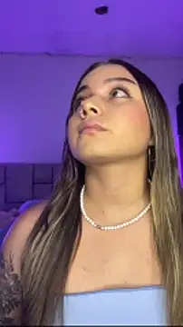 Snapshot of AnnyLopezzz_ chatting on February 7, 2026, 6:28 am AnnyLopezzz online show from February 7, 2026, 6:28 am