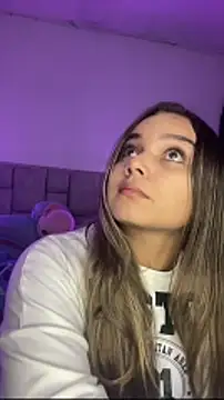 Snapshot of AnnyLopezzz_ chatting on February 10, 2026, 5:55 am AnnyLopezzz online show from February 10, 2026, 5:55 am