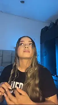 Snapshot of AnnyLopezzz_ chatting on February 15, 2026, 2:08 am AnnyLopezzz online show from February 15, 2026, 2:08 am