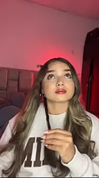 Snapshot of AnnyLopezzz_ chatting on February 18, 2026, 6:31 am AnnyLopezzz online show from February 18, 2026, 6:31 am