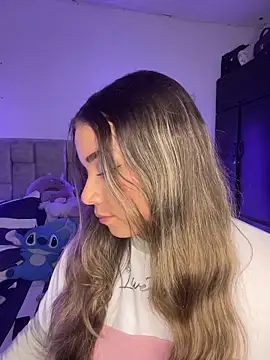 Snapshot of AnnyLopezzz_ chatting on February 24, 2026, 5:27 am AnnyLopezzz online show from February 24, 2026, 5:27 am