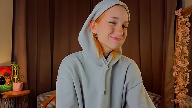 Snapshot of MaryroseRoeder chatting on October 19, 2025, 2:45 am MaryroseRoeder online show from October 19, 2025, 2:45 am