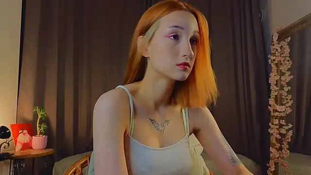 Snapshot of MaryroseRoeder chatting on December 4, 2025, 2:43 am MaryroseRoeder online show from December 4, 2025, 2:43 am