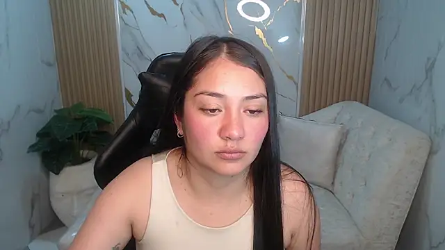 Snapshot of Ivony18_b chatting on October 17, 2025, 3:10 am Ivony18 b online show from October 17, 2025, 3:10 am