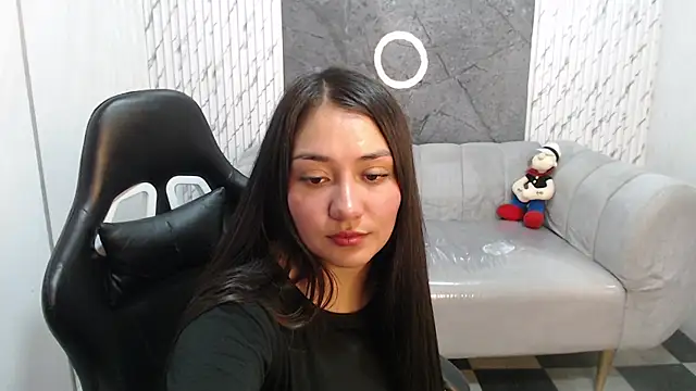 Snapshot of Ivony18_b chatting on October 27, 2025, 3:10 am Ivony18 b online show from October 27, 2025, 3:10 am