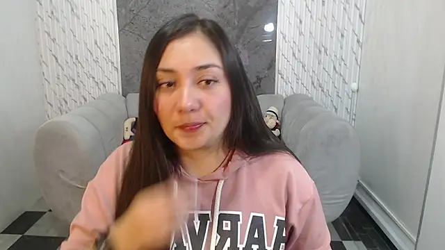 Snapshot of Ivony18_b chatting on November 5, 2025, 3:17 am Ivony18 b online show from November 5, 2025, 3:17 am