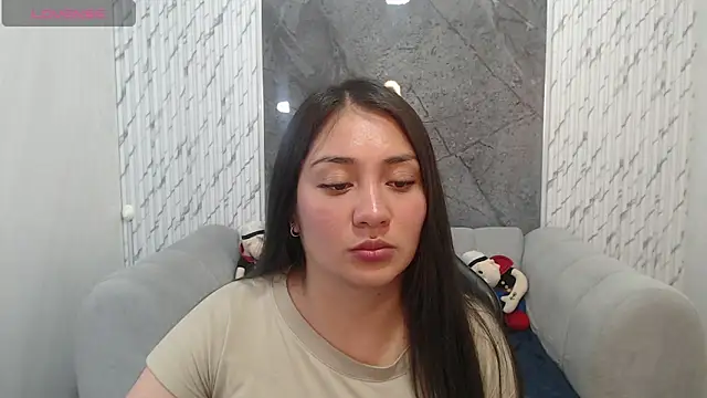 Snapshot of Ivony18_b chatting on November 26, 2025, 3:18 am Ivony18 b online show from November 26, 2025, 3:18 am