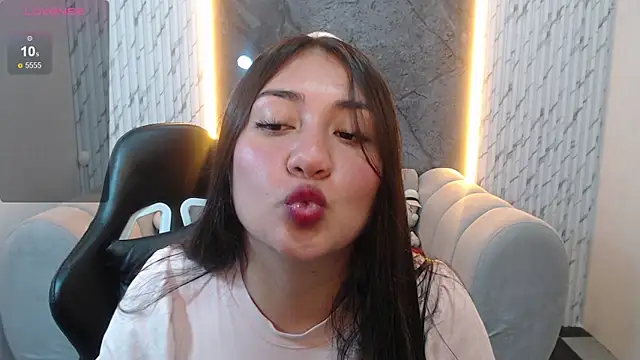 Snapshot of Ivony18_b chatting on November 29, 2025, 8:01 pm Ivony18 b online show from November 29, 2025, 8:01 pm