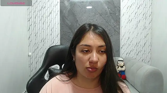 Snapshot of Ivony18_b chatting on December 19, 2025, 3:13 am Ivony18 b online show from December 19, 2025, 3:13 am