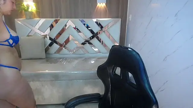 Snapshot of Ivony18_b chatting on January 16, 2026, 3:21 am Ivony18 b online show from January 16, 2026, 3:21 am