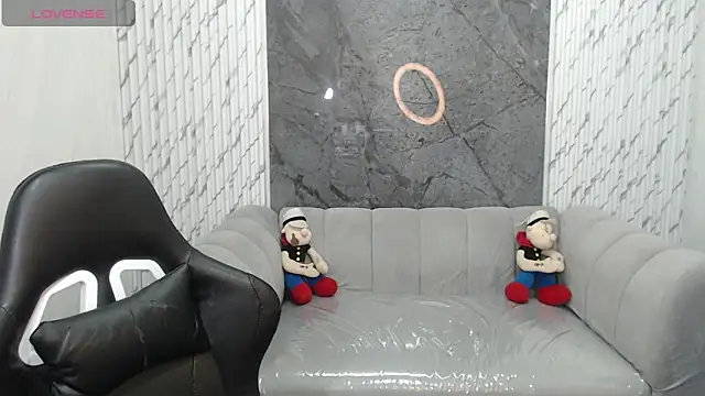 Snapshot of Ivony18_b chatting on February 5, 2026, 3:11 am Ivony18 b online show from February 5, 2026, 3:11 am