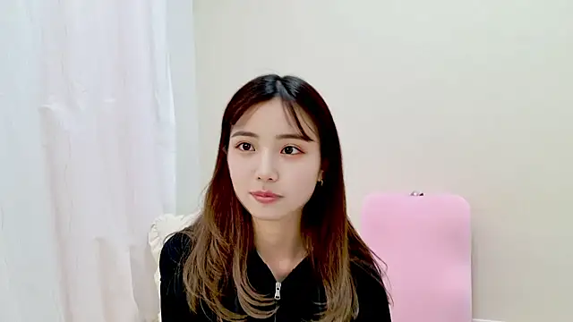 -yuina-23 online show from October 24, 2025, 4:25 pm