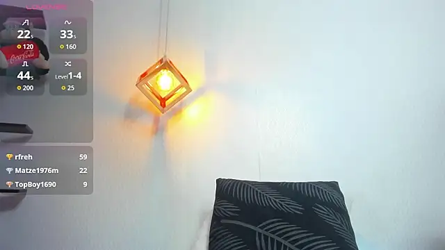 MOLLYSPENCER1 online show from April 16, 2026, 9:39 pm