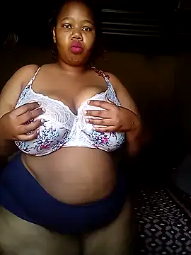 Snapshot of Curvycandy95 chatting on September 10, 2025, 6:24 am Curvycandy95 online show from September 10, 2025, 6:24 am