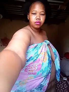 Snapshot of Curvycandy95 chatting on October 17, 2025, 4:59 am Curvycandy95 online show from October 17, 2025, 4:59 am