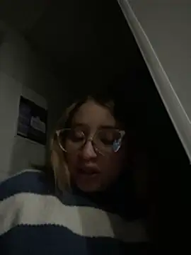 mia skys online show from February 9, 2026, 10:08 am