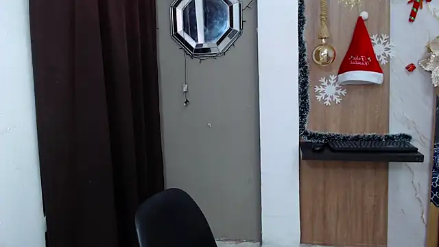 Snapshot of honeymoon_12 chatting on December 22, 2025, 6:54 am honeymoon 12 online show from December 22, 2025, 6:54 am