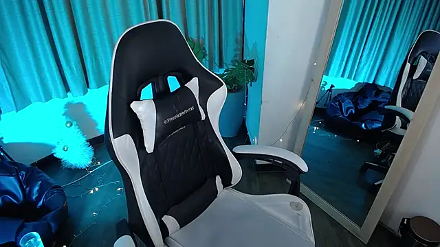 Snapshot of athenea_fox chatting on December 3, 2025, 7:45 pm athenea fox online show from December 3, 2025, 7:45 pm