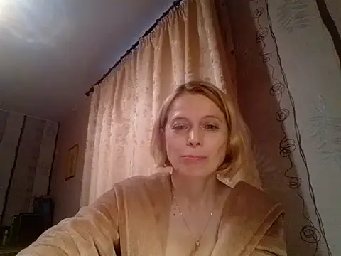 LiluXRose online show from October 21, 2025, 1:56 pm