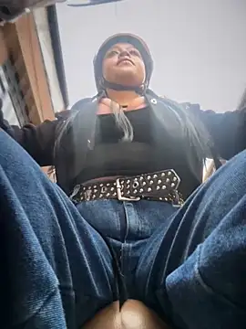 -Mia1 online show from November 24, 2025, 12:05 pm